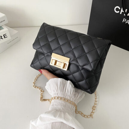 Sac à main femme à motif écossais brodé et losanges avec fermoir à vis